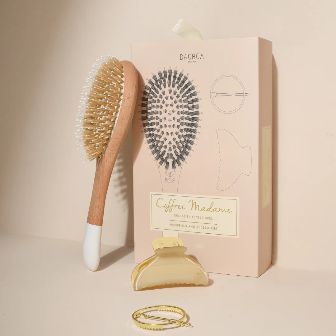 Coffret Madame with Nylon and boar bristle brush with ivory opaline claw clip and Signature Gold Clip