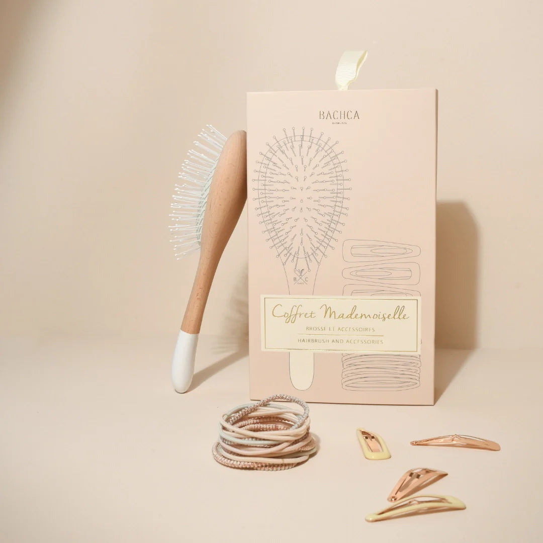 Coffret Mademoiselle side shot of brush