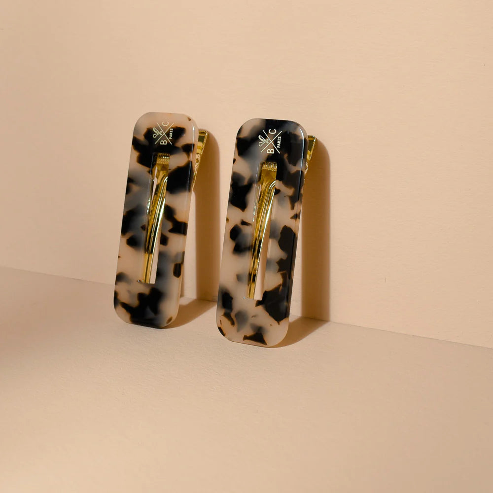 Bachca rectangular hair clip duo in cellulose acetate with a pearlized finish, presented on its pink packaging with ribbon—a chic and responsibly made hair accessory.