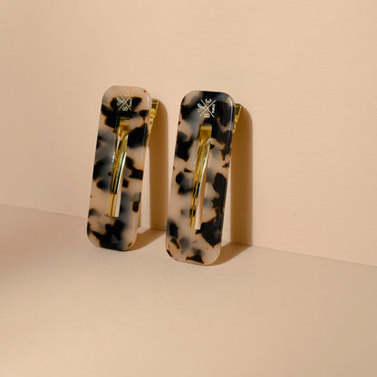 Bachca rectangular hair clip duo in cellulose acetate with a pearlized finish, presented on its pink packaging with ribbon—a chic and responsibly made hair accessory.