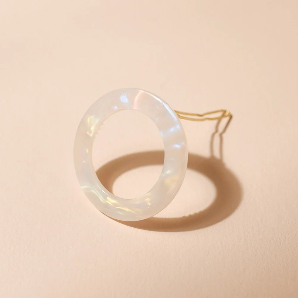 Signature Circle Clip