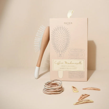 Coffret Mademoiselle side shot of brush 