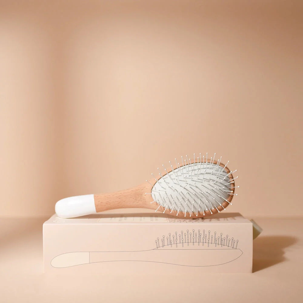 The detangling and volume brush shown in its personalized version.