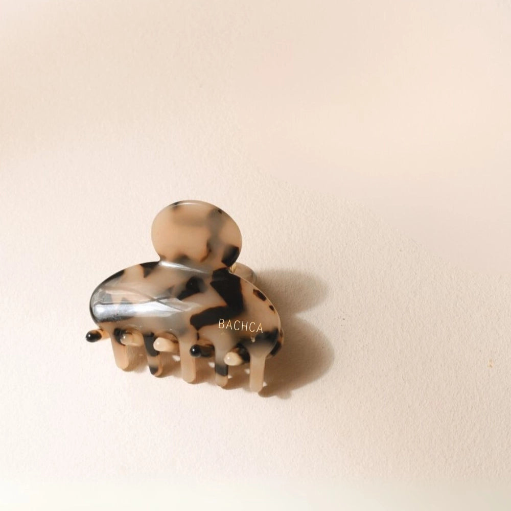 Bachca Tortoiseshell Claw Clip in small size with beige background 