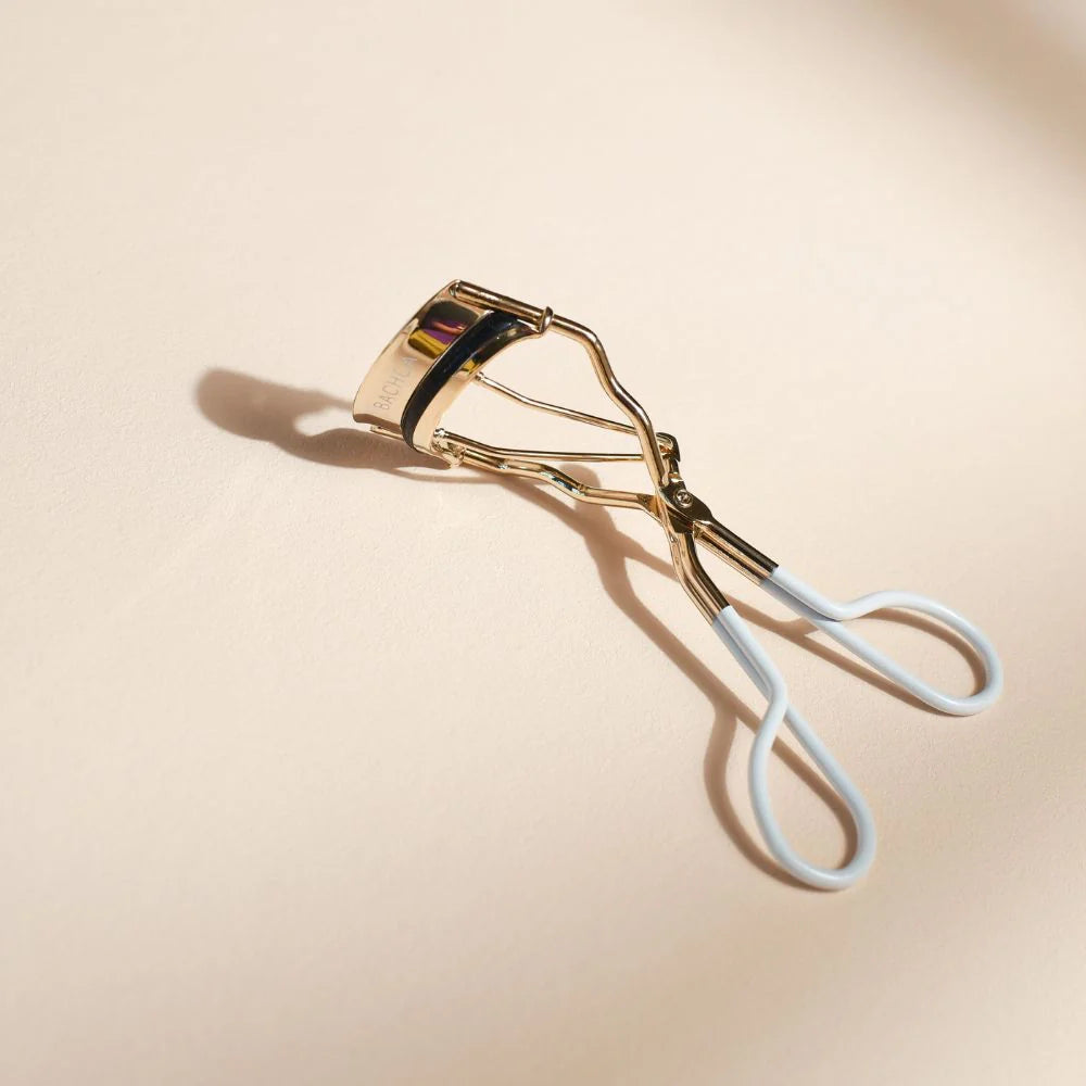 White silicone handles for optimal comfort and a secure grip.