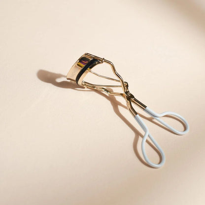 White silicone handles for optimal comfort and a secure grip.