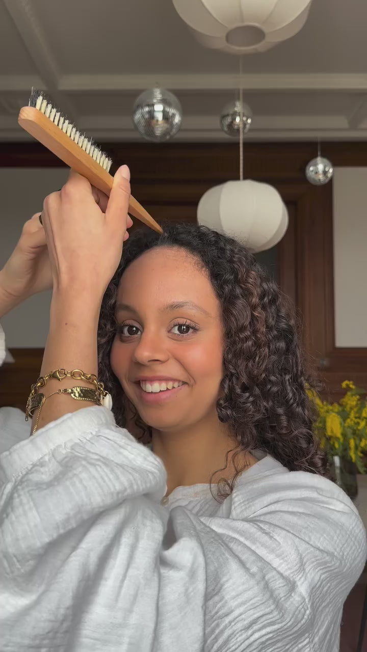 Sleek Back Brush